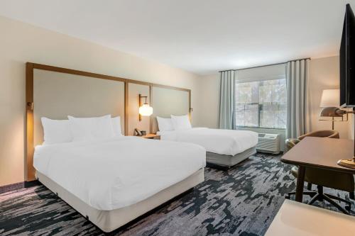 a hotel room with two beds and a desk at Fairfield by Marriott Inn & Suites North Conway in North Conway