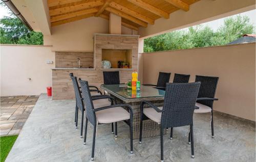 Stunning Apartment In Medulin With Wifi