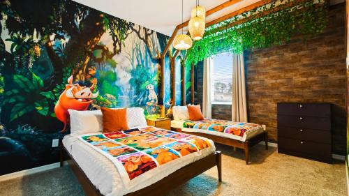 เตียงในห้องที่ Solara Stylishly Home With Themed Game Room 1582