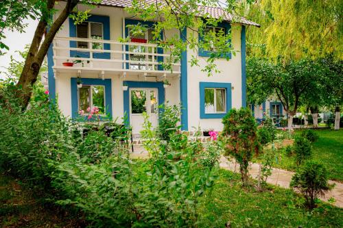 a blue and white house with a garden at Pescarul Deltei in Murighiol