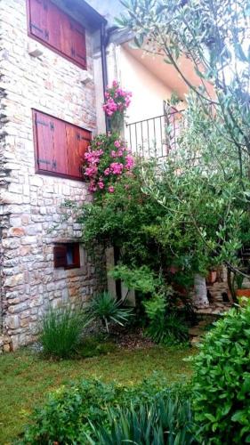 Κήπος έξω από το Rooms Goriš