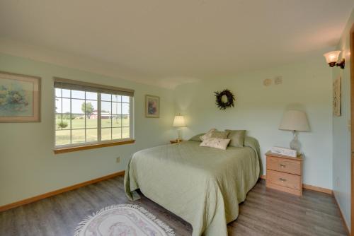 Katil atau katil-katil dalam bilik di Natures Paradise Rustic Retreat in Wisconsin!