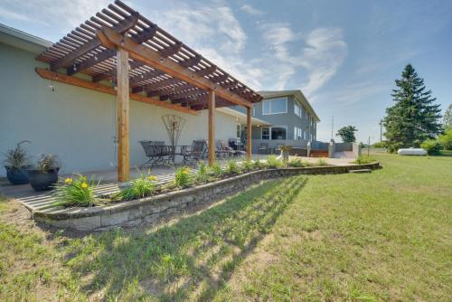 Taman di luar Natures Paradise Rustic Retreat in Wisconsin!
