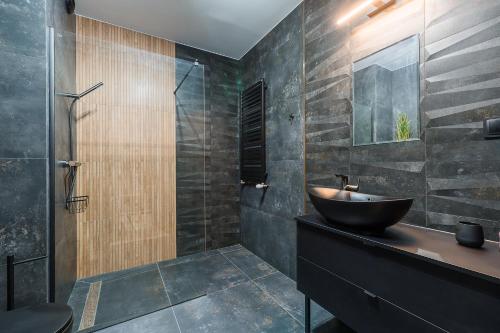a bathroom with a bowl sink and a shower at Apartament w Dolinie Sanu in Lesko
