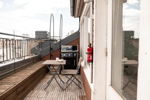 Balkón nebo terasa v ubytování 2ndhomes Deluxe 2BR Penthouse with Rooftop Terrace & Sauna in Helsinki Center