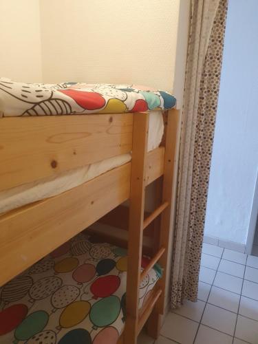 a bunk bed in a room with a floor at The Gare Gondrin in Gondrin