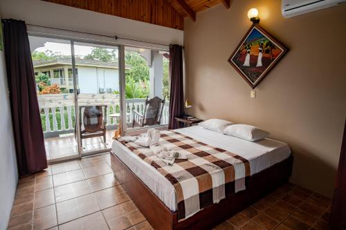 Katil atau katil-katil dalam bilik di Hotel Sierra Arenal