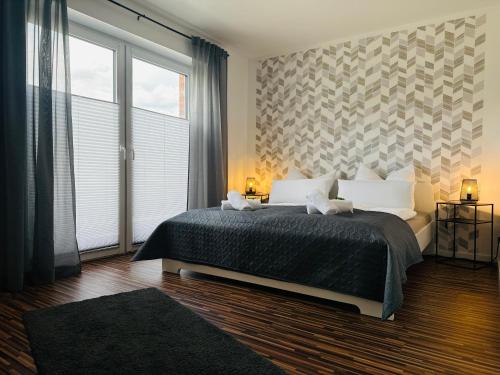 a bedroom with a bed and a large window at Ferienwohnung an der Steinfurter Aa in Steinfurt