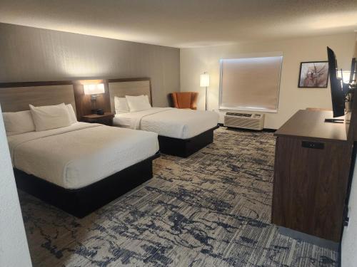 Postel nebo postele na pokoji v ubytování La Quinta by Wyndham Milwaukee SW New Berlin