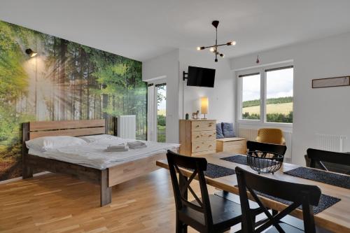 Postel nebo postele na pokoji v ubytování Meadows Apartments Klínovec