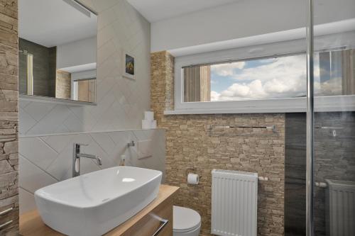 Koupelna v ubytování Meadows Apartments Klínovec