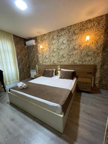 Cama ou camas em um quarto em Mardin Hotel Novxanı