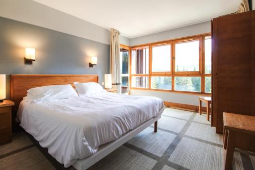 Postel nebo postele na pokoji v ubytování Stunning 3-bedroom apartment with mountain views