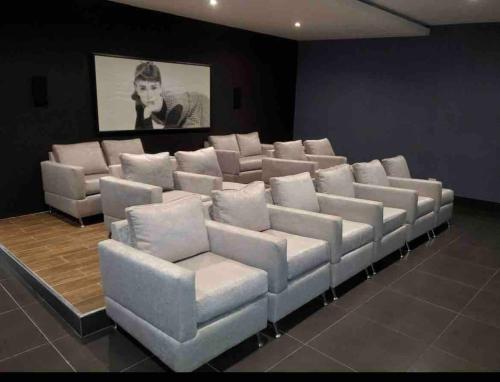 Zona de estar de VIP DELUXE SUITE AND TOWER E11 POOL_GYM_SAUNE_WIFE