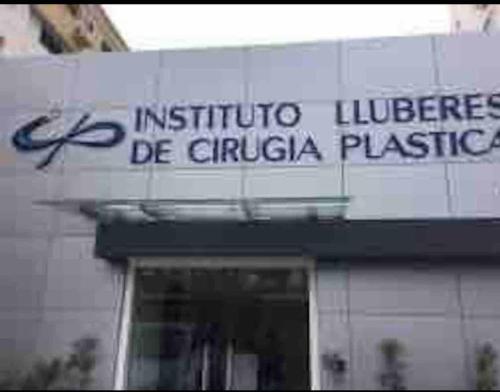 Certificado, premio, señal o documento que está expuesto en VIP DELUXE SUITE AND TOWER E11 POOL_GYM_SAUNE_WIFE