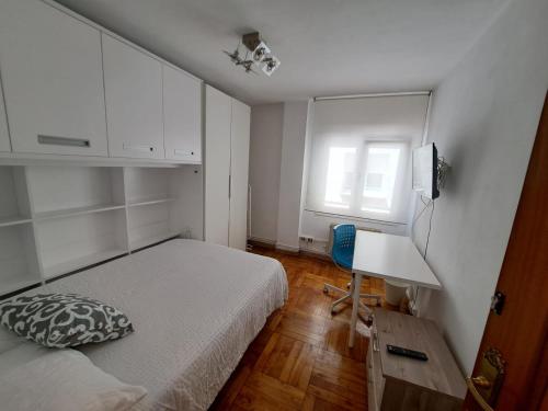 Postel nebo postele na pokoji v ubytování Oviedo city center - garaje incluido