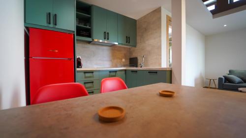 Una cocina o cocineta en BELLΙSIMO3