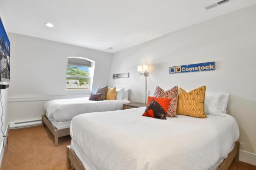 Ένα ή περισσότερα κρεβάτια σε δωμάτιο στο Stunning Top Floor 3 Bedroom Park City Base Steps to Everything Sleeps up to 11!