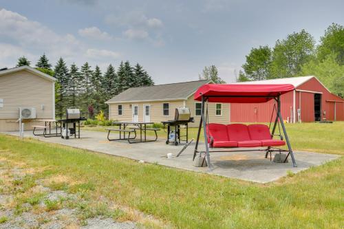 Pet-Friendly Poconos Abode - Pool, Pond and Fire Pit – Photos 3