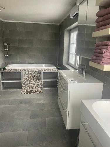 a bathroom with a bath tub and a sink at au 39 in Jalhay