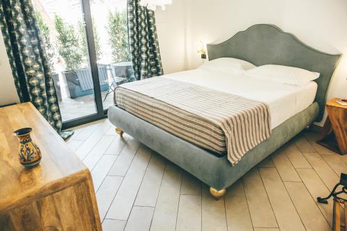 a bedroom with a bed and a large window at Eksōtika in Oliveri