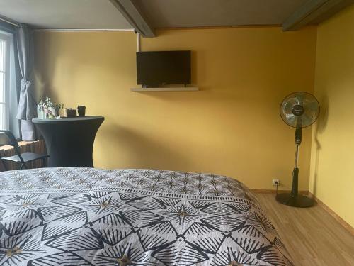a bedroom with a bed and a flat screen tv at au 39 in Jalhay