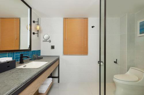 a bathroom with a sink and a toilet at Four Points by Sheraton Hainan, Qiongzhong in Qiongzhong