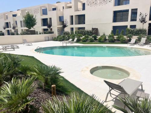 a swimming pool in the middle of a building at Picasso Apartament in Tavira
