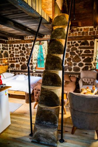 a spiral staircase in a room with a bed at Kervan Konaklama in Ardeşen