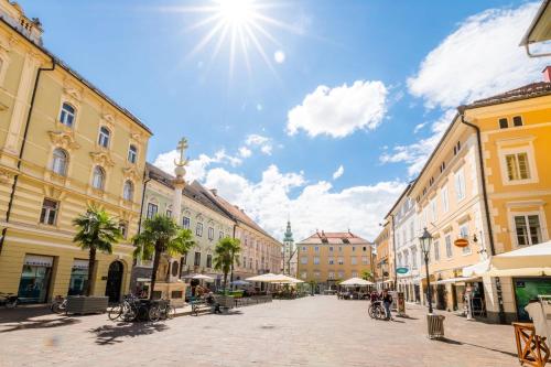 a city street with buildings on a sunny day at BaMo Studio - city living downtown in Klagenfurt