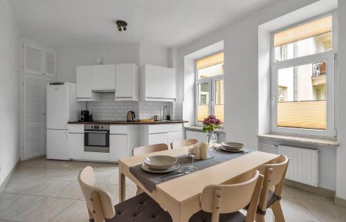 Pole Mokotowskie - 60m2, Metro, Park, Shops Nearby - by Rentujemy