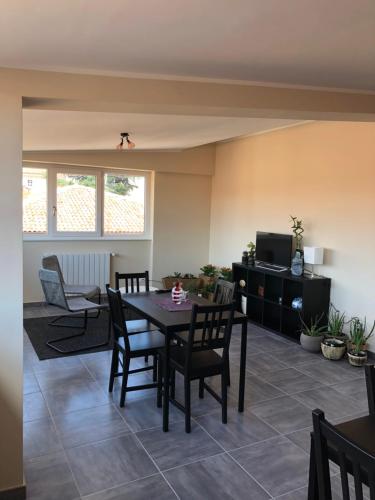 a living room with a table and chairs at Casa Renzo in LʼAquila