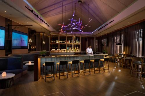 Lounge atau bar di Sofitel Fiji Resort & Spa