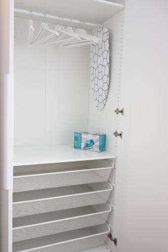 a closet with a shelf and a box on it at Apartamento Luis de Vargas in Huelva