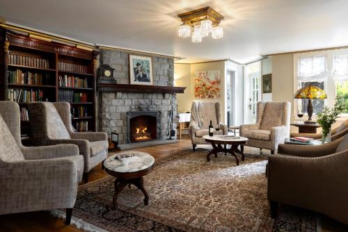 a living room filled with furniture and a fireplace at Abigail's Hotel in Victoria