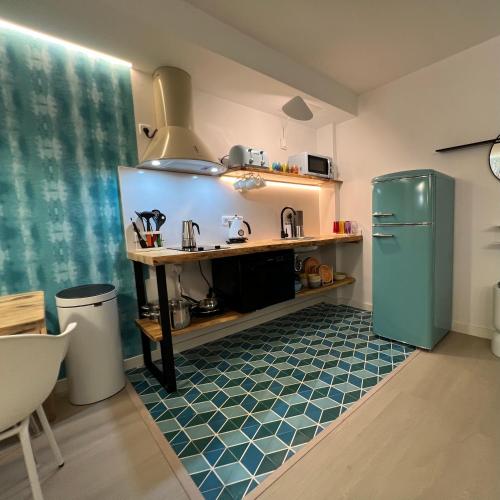 a kitchen with a green refrigerator and a sink at Apartamentos Boutique Poniente Playa in San Antonio