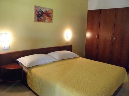 Apartments by the sea Palit, Rab - 15794