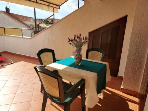 Apartments by the sea Palit, Rab - 15794