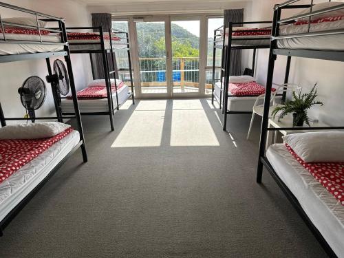 Sow and Piglets Guesthouseにあるベッド