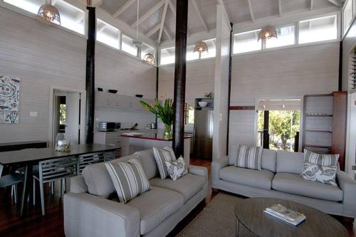 Χώρος καθιστικού στο Magic Beach House - Absolute Beachfront
