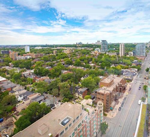 an aerial view of a city with trees and buildings at Luxury Apartment in Yorkville Downtown Toronto with City View in Toronto