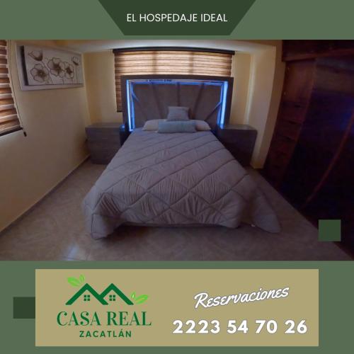 Una foto de un dormitorio con cama en casa, en Zacatlán