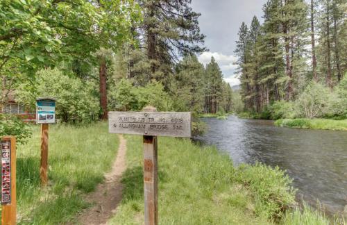 a sign that is next to a river at Metolius Cabin 2 in Camp Sherman