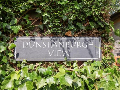 恩布尔顿Dunstanburgh View的相册照片
