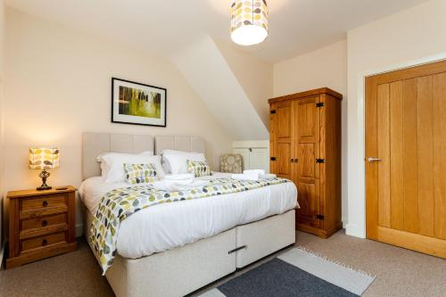 Postel nebo postele na pokoji v ubytování Birsley Cottage