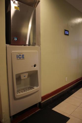 Φωτογραφία από το άλμπουμ του Rodeway Inn & Suites σε Hayward