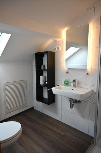a bathroom with a sink and a toilet at Altstadthotel garni Frankfurter Hof in Eschwege