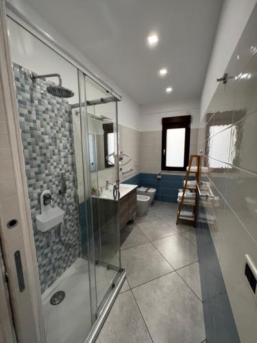 a bathroom with a glass shower and a toilet at B&B Lamezia Central Airport in SantʼEufemia Lamezia