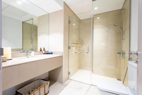 a bathroom with a shower and a sink at 1br Apartment In Waters Edge Hosted By Voyage in Abu Dhabi