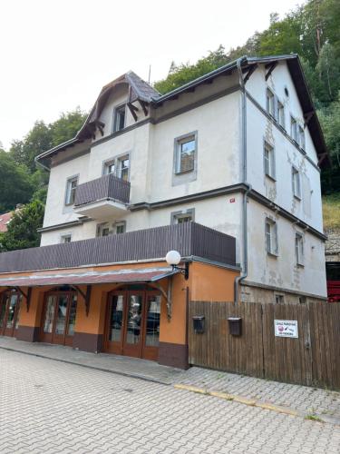 Budova, kde se apartmán nachází